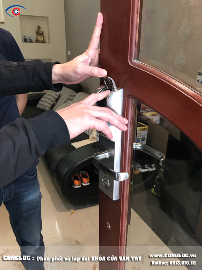 Lắp đặt khóa vân tay cho cửa nhôm kính tại Hải Phòng