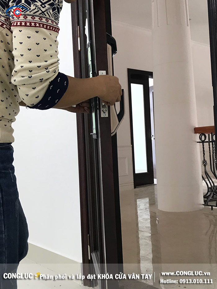 Lắp khóa cửa vân tay công ty Tùng Dương tòa nhà SHP Hải Phòng