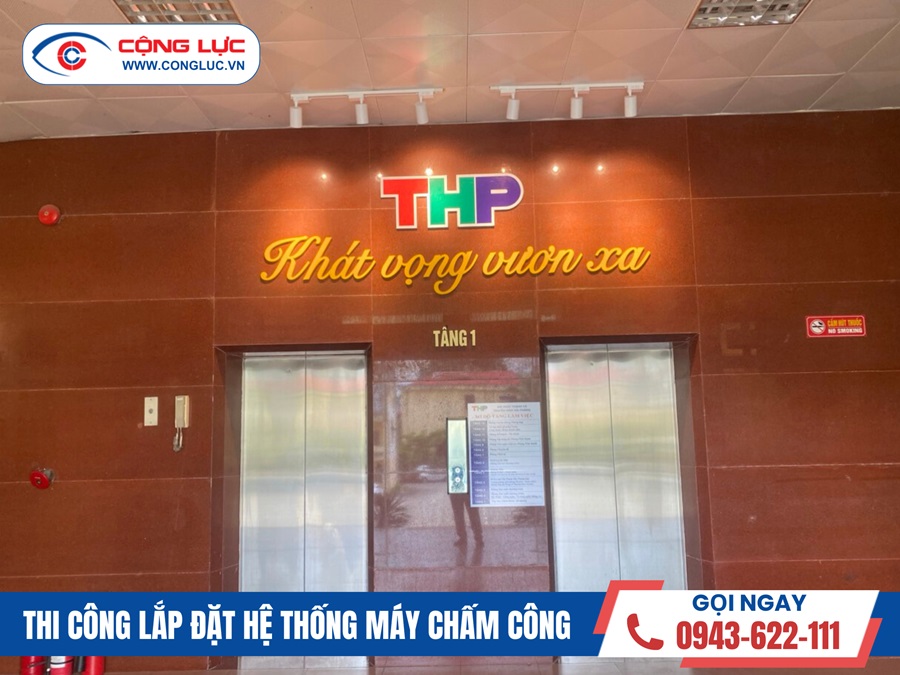 Cộng Lực lắp máy chấm công ở đài truyền hình THP Hải Phòng