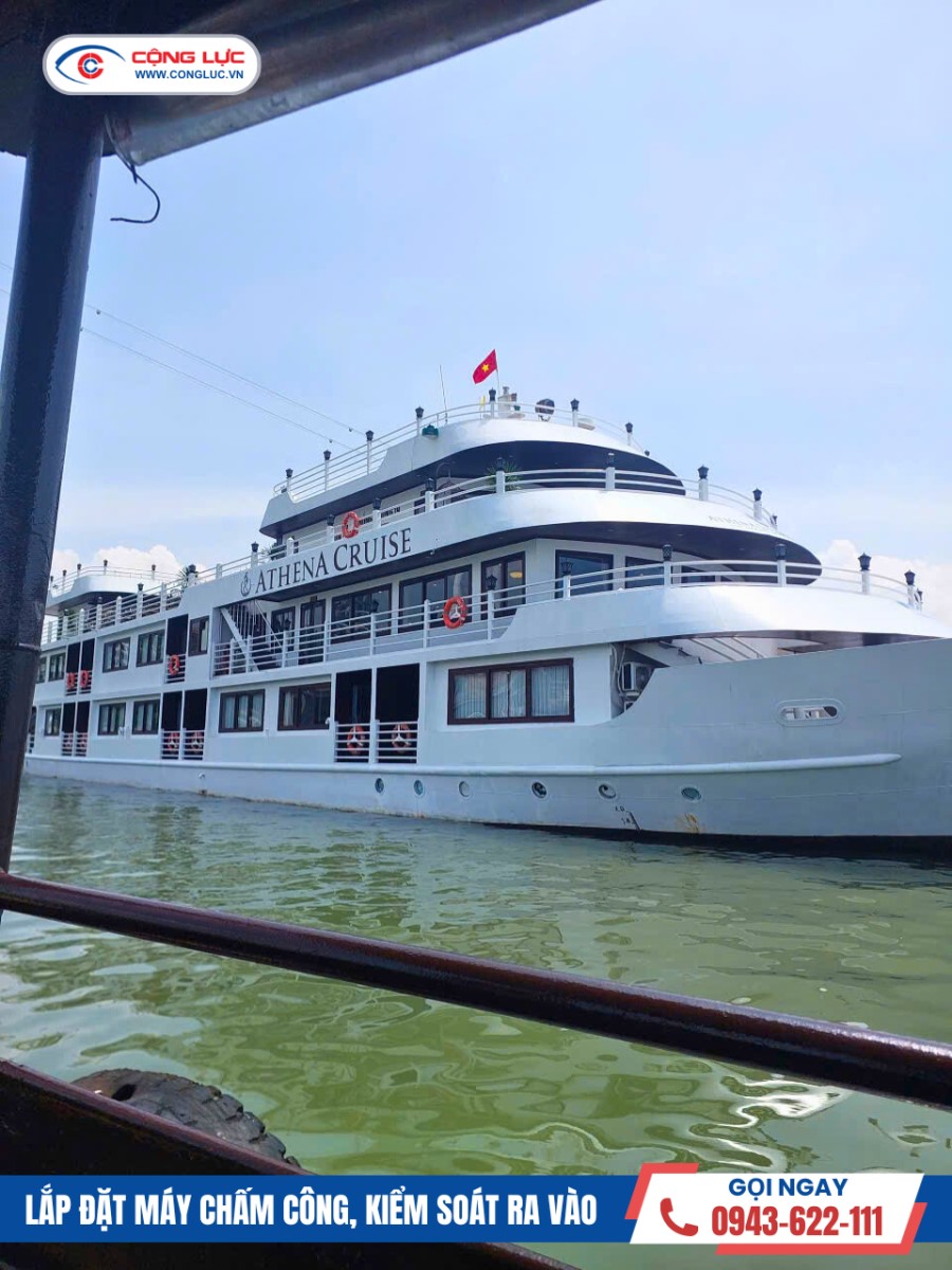Cộng Lực lắp máy chấm công khuôn mặt trên du thuyền Athena tại Vịnh Hạ Long