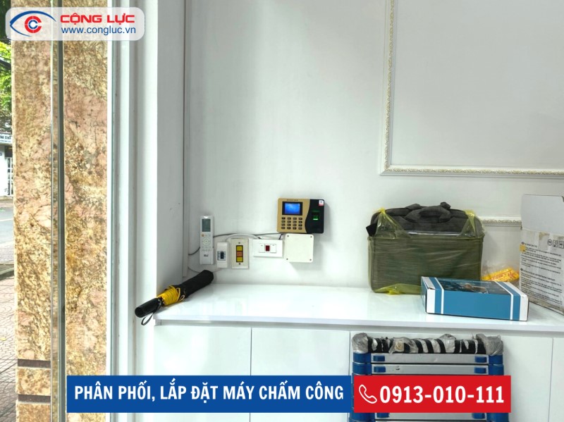 lắp máy chấm công ở nha khoa Kim Esthetic số 192 trại lẻ hải phòng