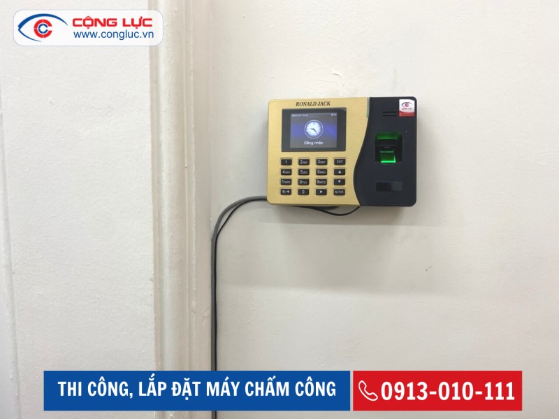 lắp đặt máy chấm công vân tay Ronald jack K14 pro tại trung tâm ngoại ngữ login 87 ngô kim tài