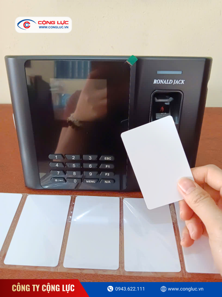 lắp máy chấm công thẻ từ giá rẻ tại hải Phòng