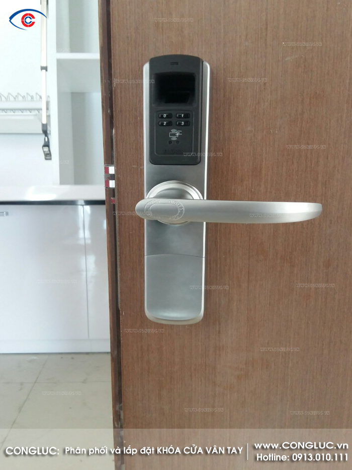 Lắp khóa cửa vân tay Adel 5500 căn hộ SHP Hải Phòng