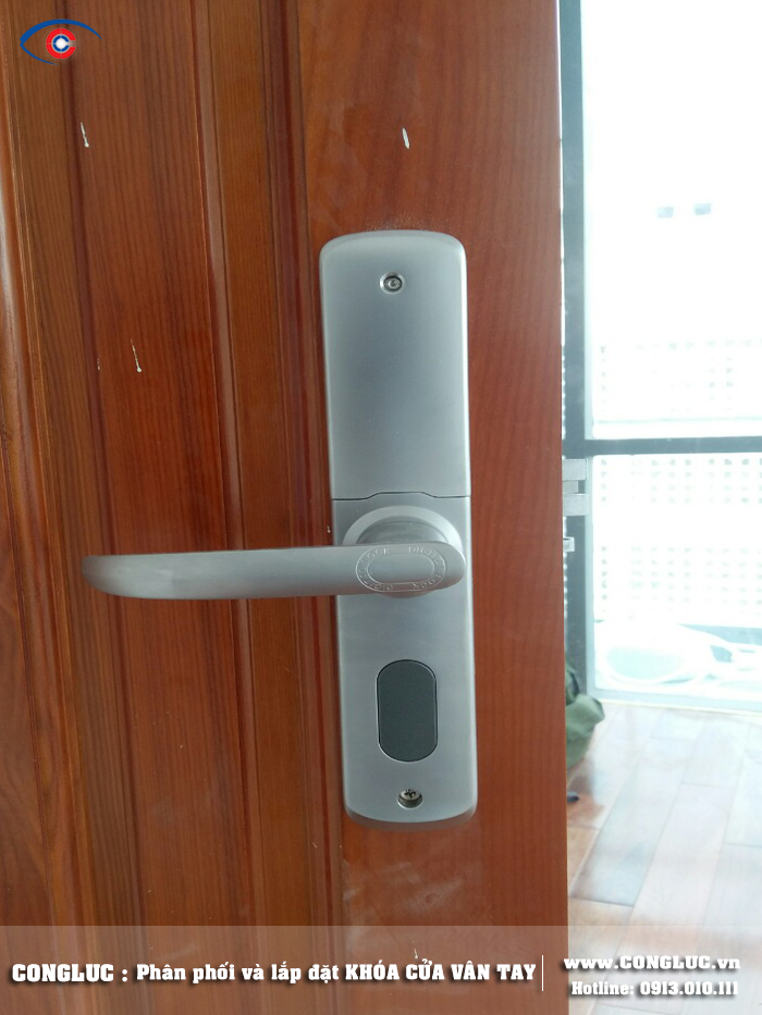 Lắp khóa cửa vân tay Adel 5500 căn hộ tầng 11 tòa nhà SHP Hải Phòng