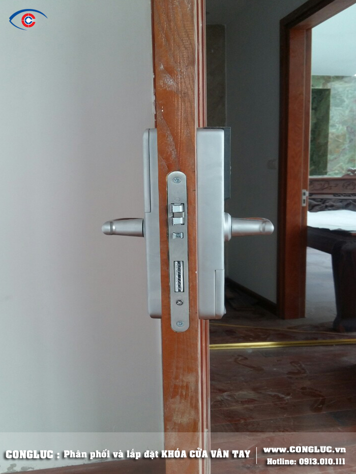 Lắp khóa cửa vân tay căn hộ tầng 17 tòa nhà SHP Hải Phòng