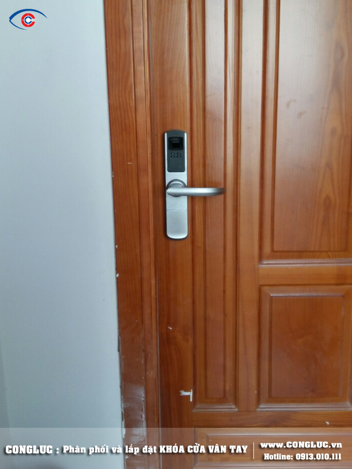 Lắp khóa cửa vân tay thẻ từ Adel 5500 căn hộ tại tòa nhà SHP Hải Phòng