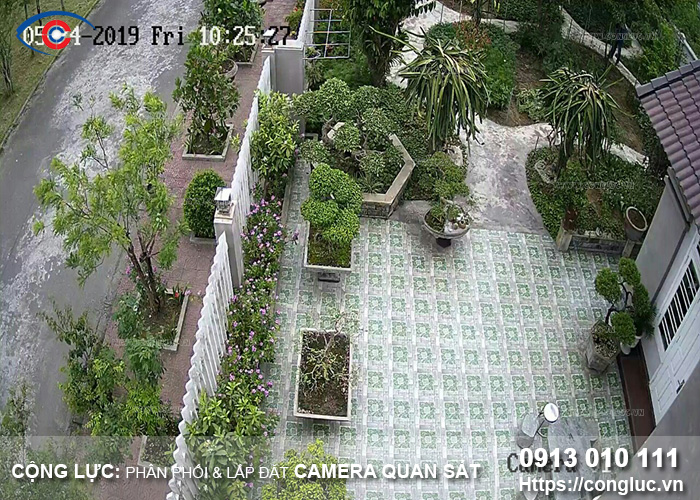 hình ảnh camera quan sát sân vườn biệt thự